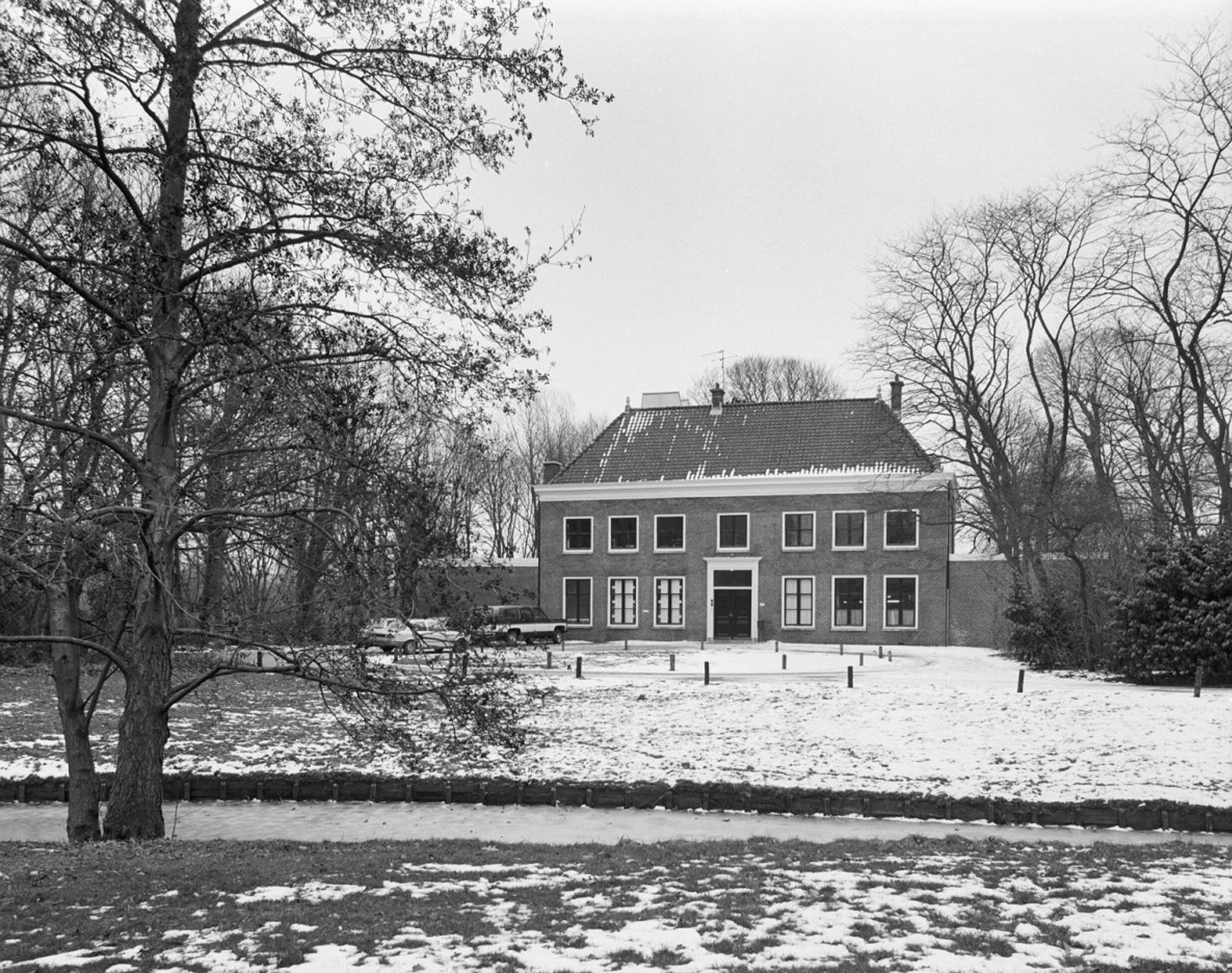 Voorgevel van Landhuis De Voorde in Rijswijk in 1985, opname door de Rijksgebouwendienst