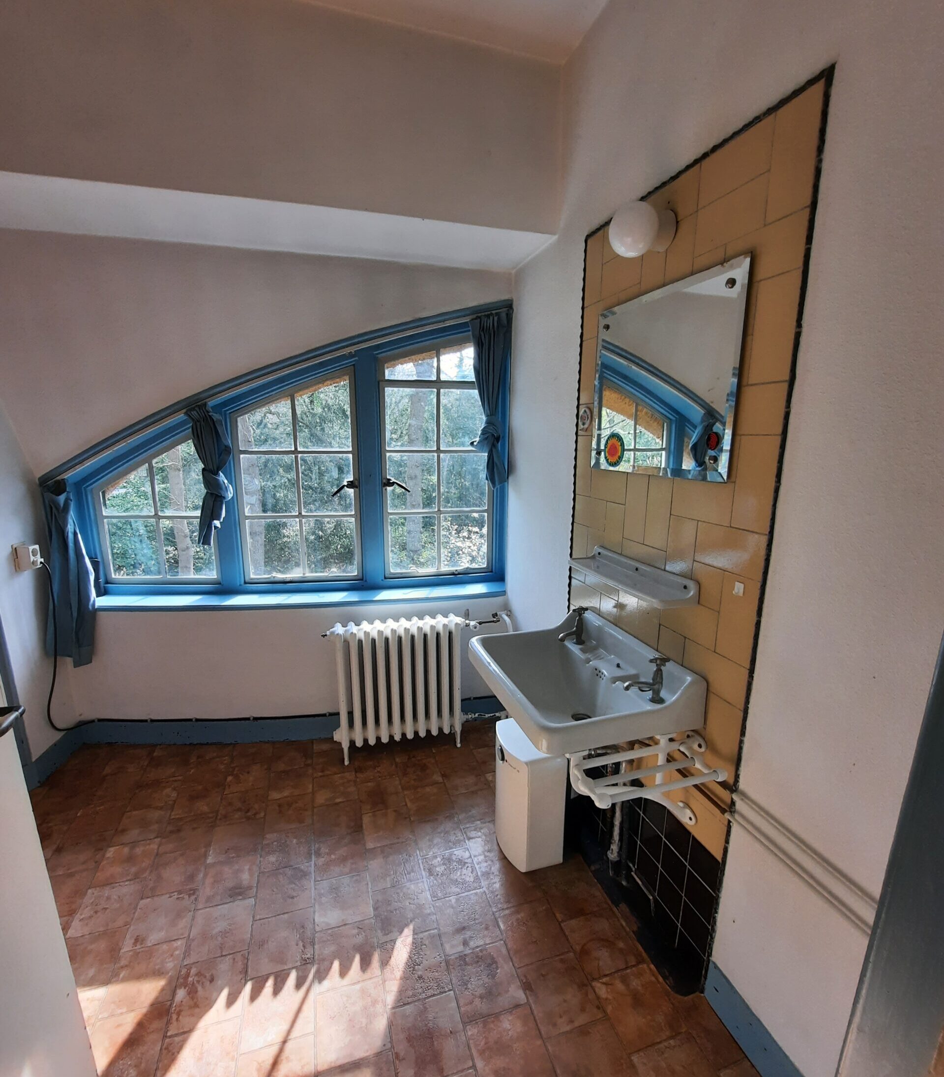 Interieur van de badkamer van een rijksmonumentaal landhuis in Wassenaar, opgenomen voor bouwhistorisch verslag